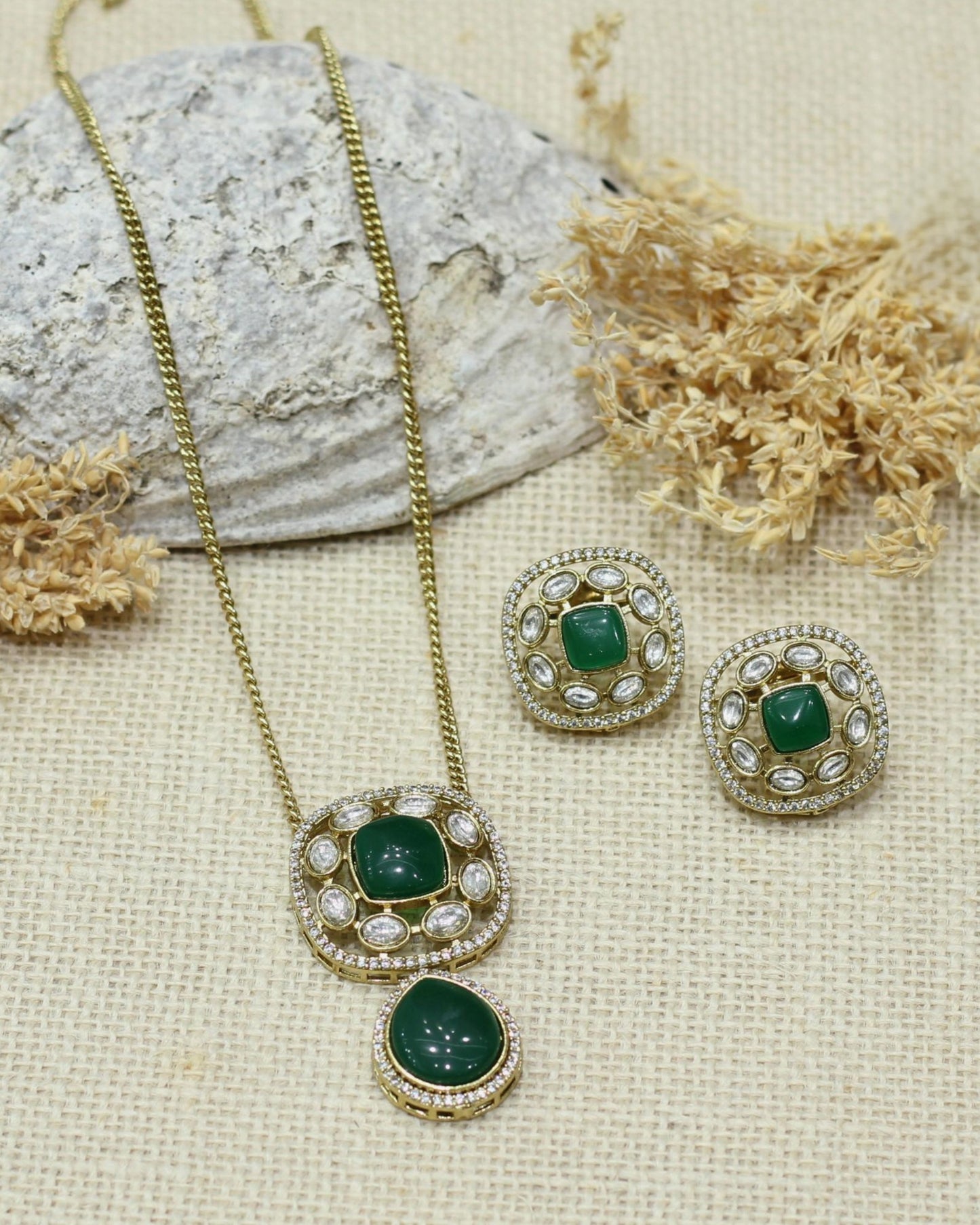 KUNDAN PENDANT SET