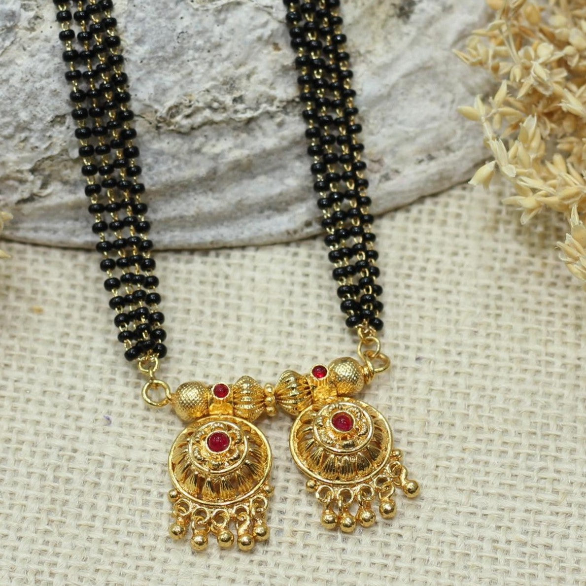 WATI MANGALSUTRA WITH 4 LAYER MALA