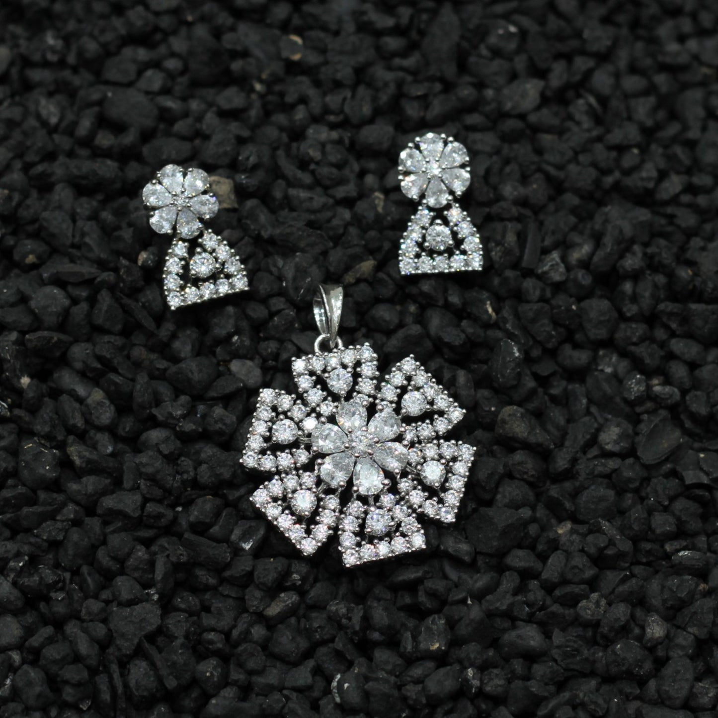 AD PENDENT SET