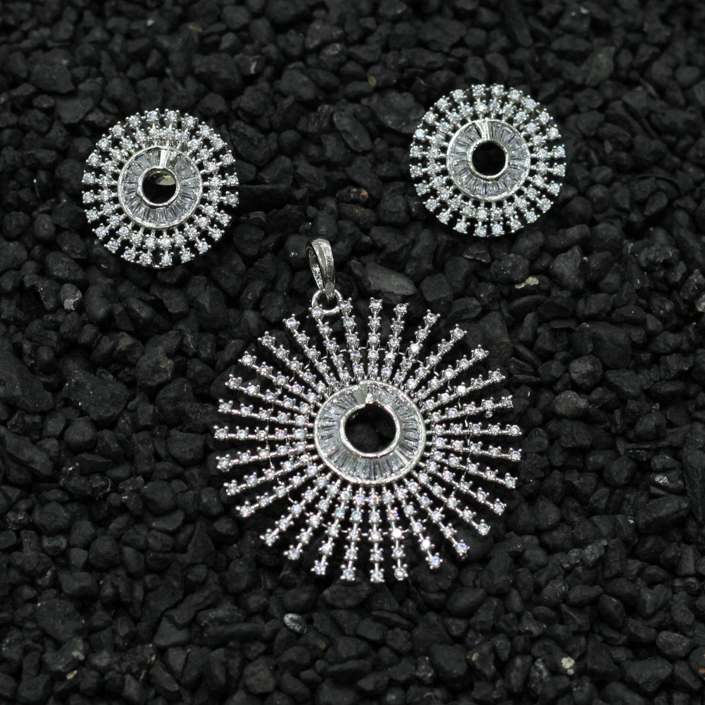 AD PENDENT SET