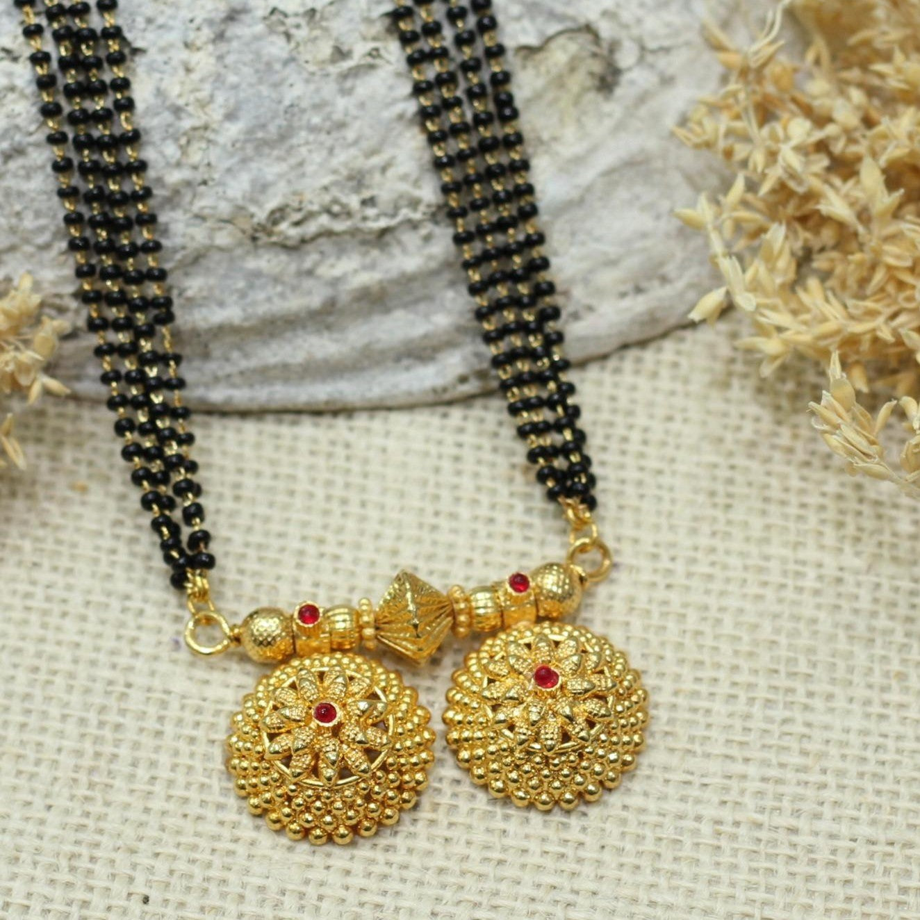 WATI MANGALSUTRA WITH 4 LAYER MALA