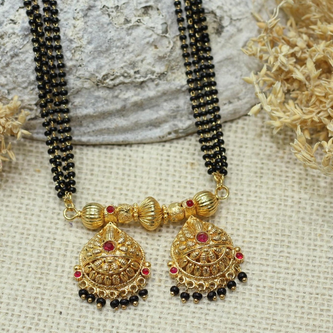 WATI MANGALSUTRA WITH 4 LAYER MALA