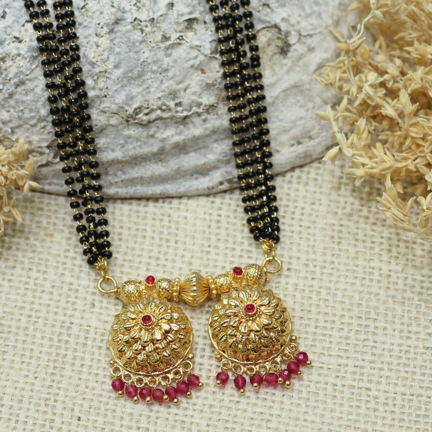 WATI MANGALSUTRA WITH 4 LAYER MALA