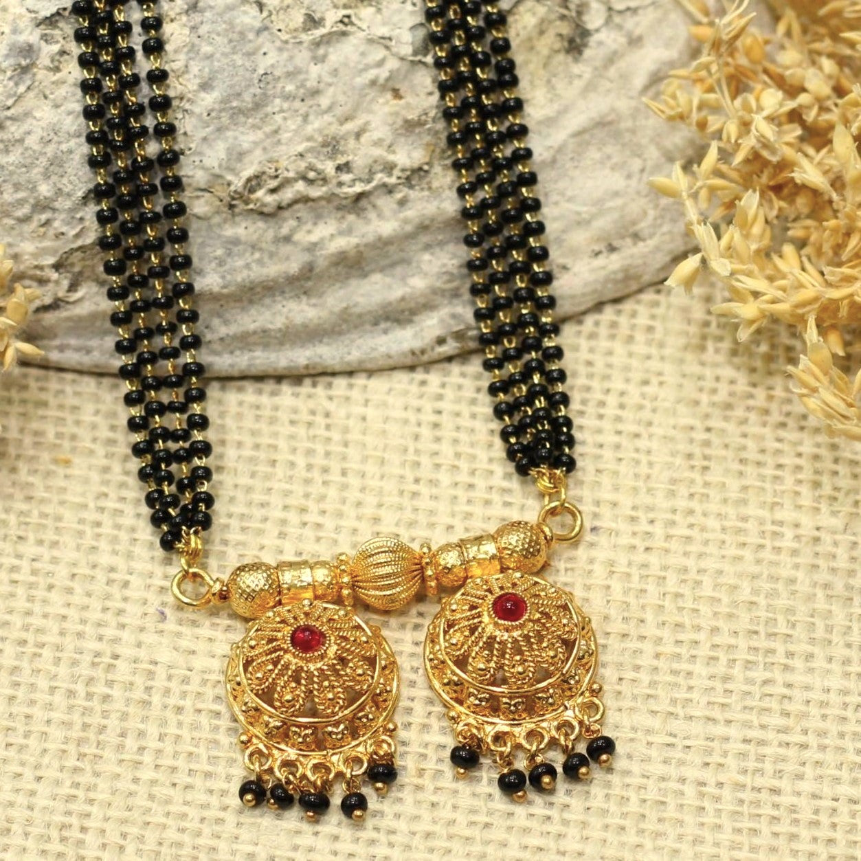 WATI MANGALSUTRA WITH 4 LAYER MALA