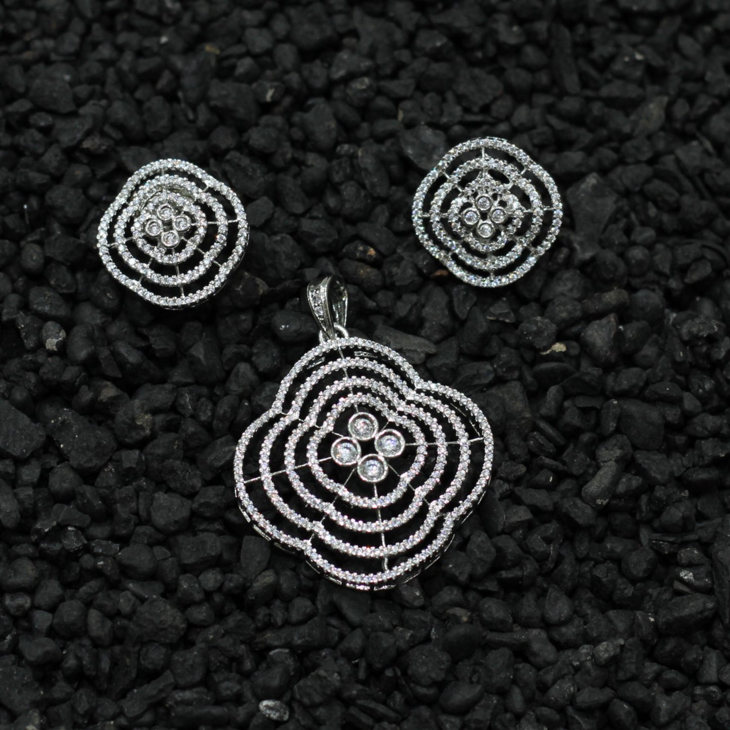 AD PENDENT SET