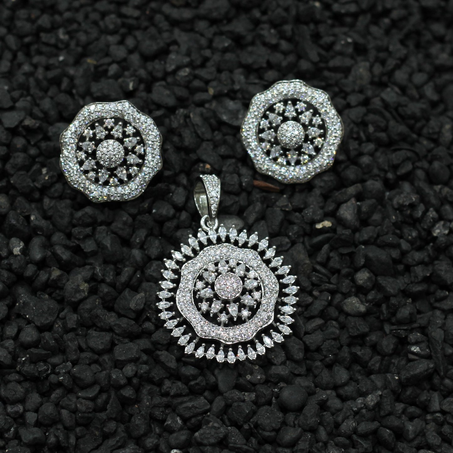AD PENDENT SET