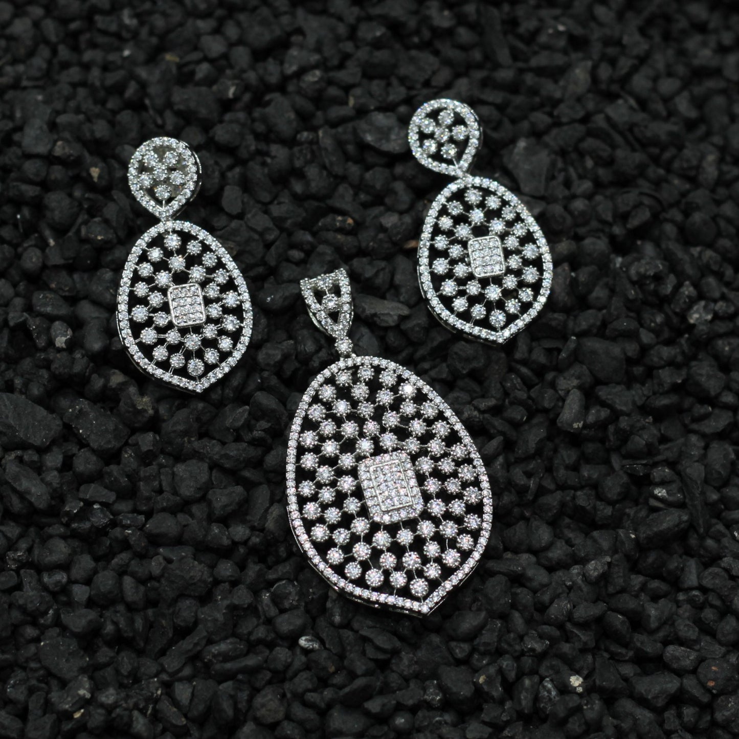 AD PENDENT SET