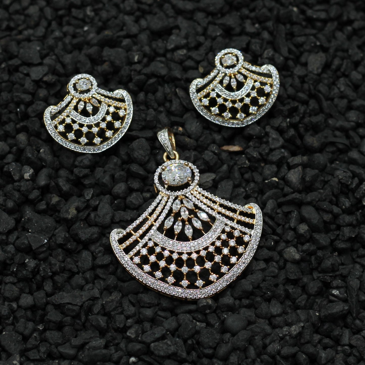 AD PENDENT SET
