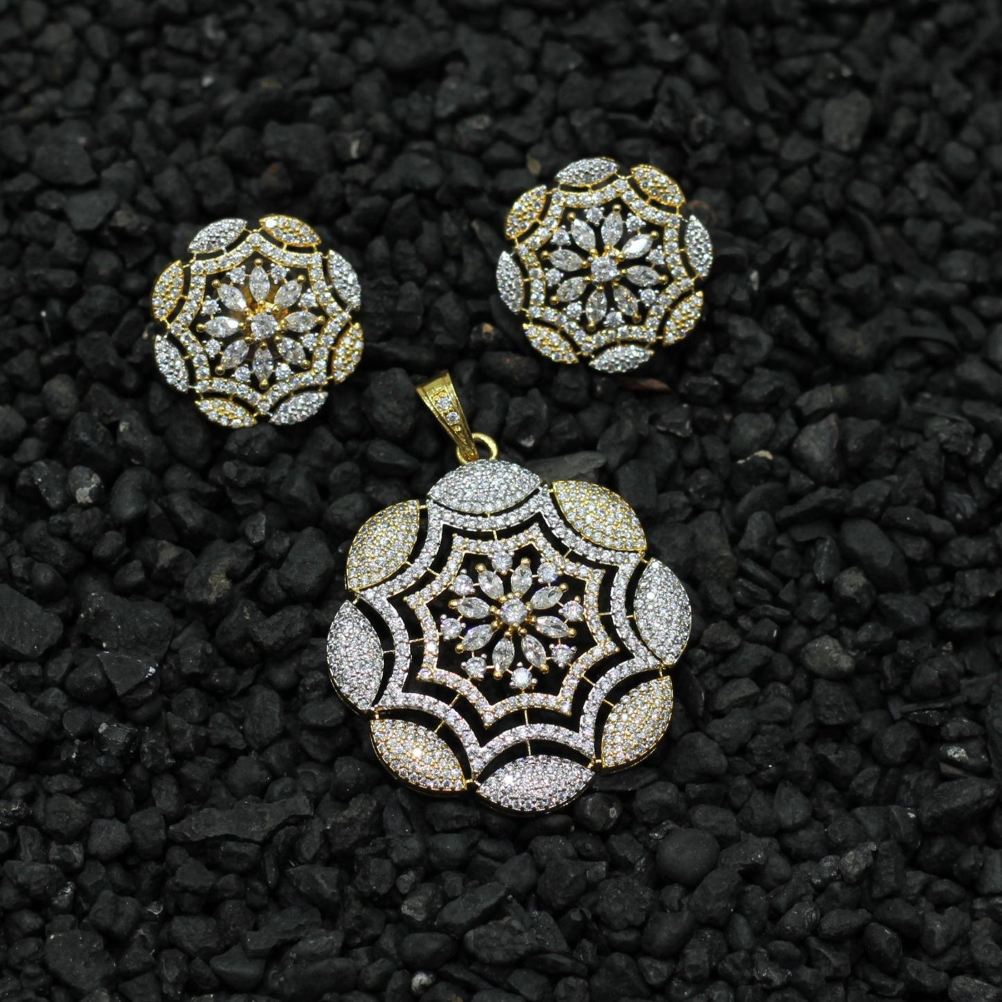 AD PENDENT SET