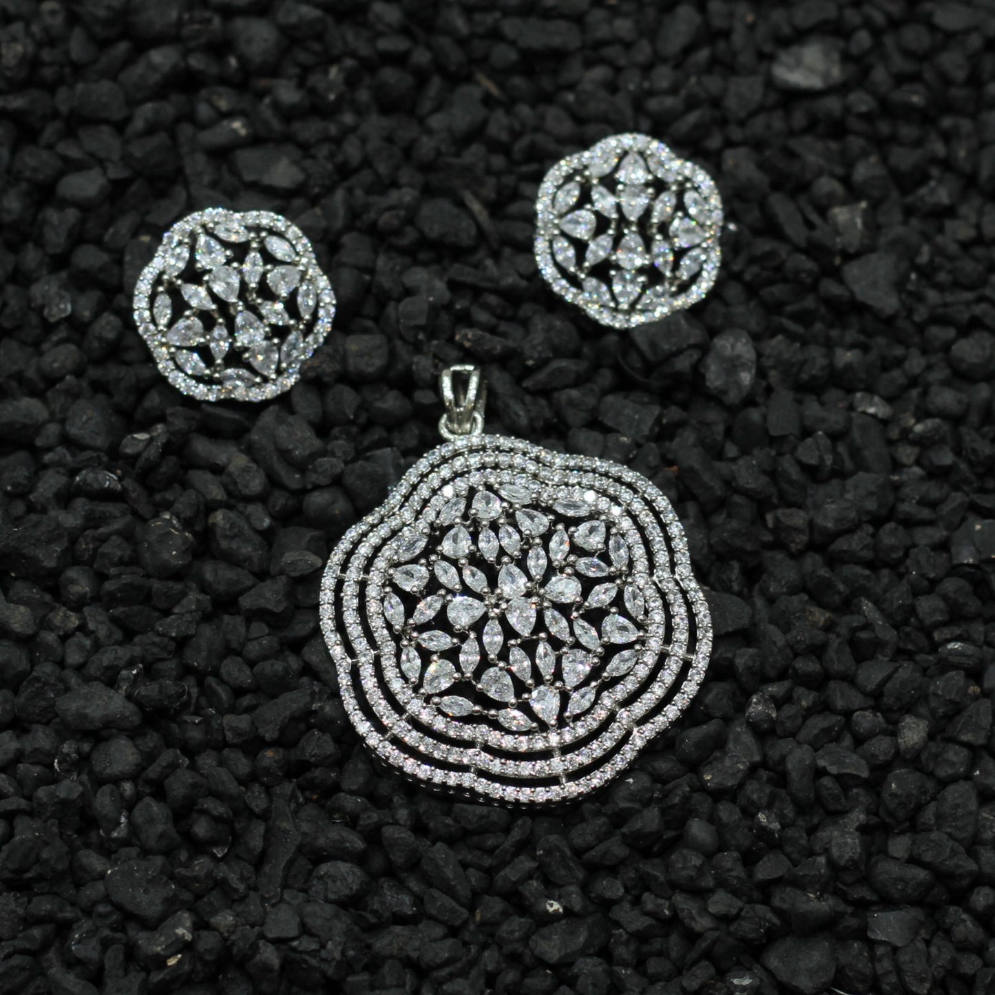AD PENDENT SET