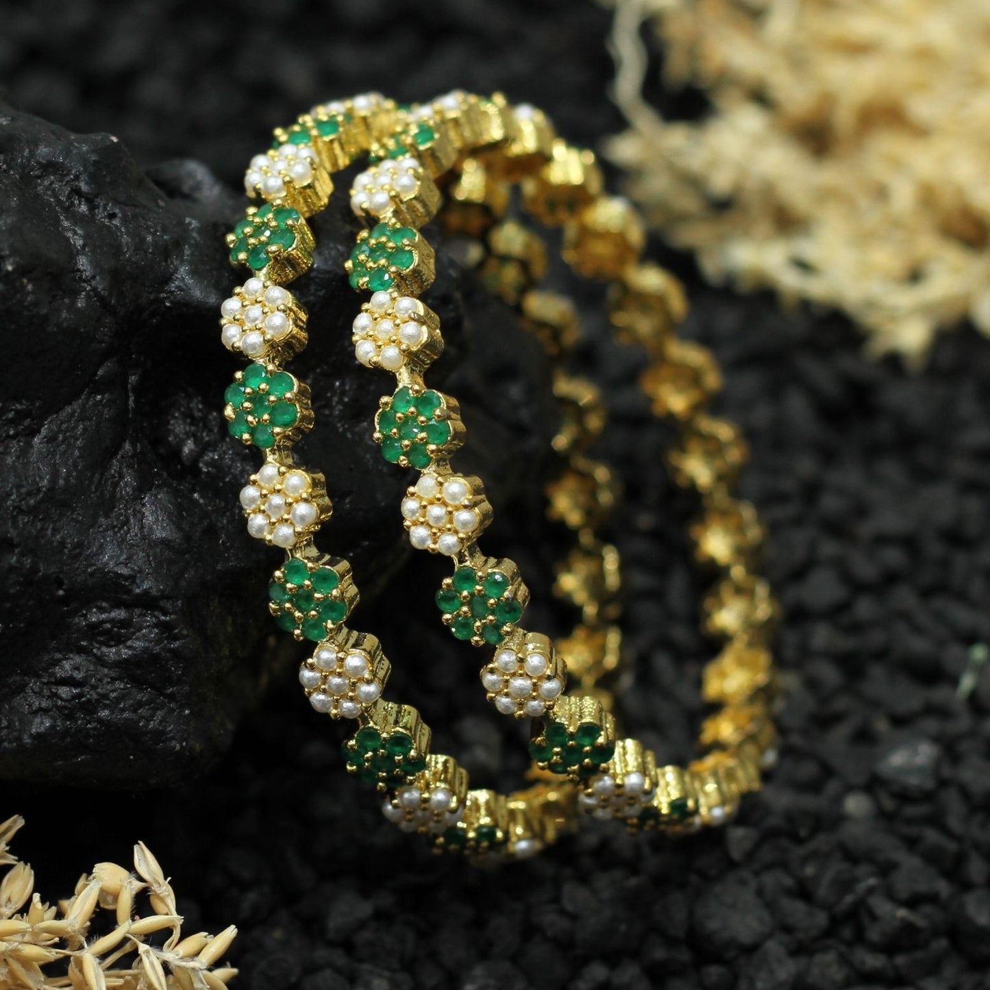 MOTI KUDI BANGLE