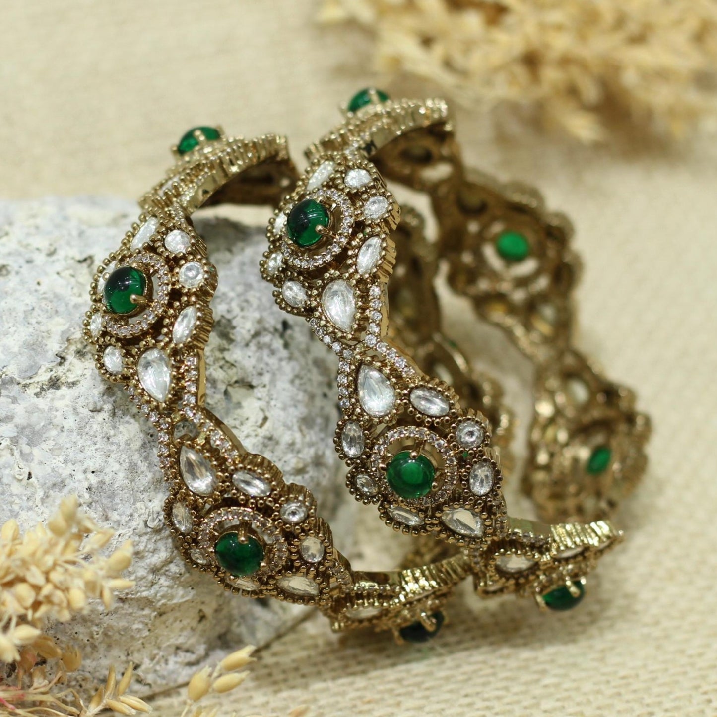 VICTORIAN ANTIQUE AD KUNDAN BANGLE