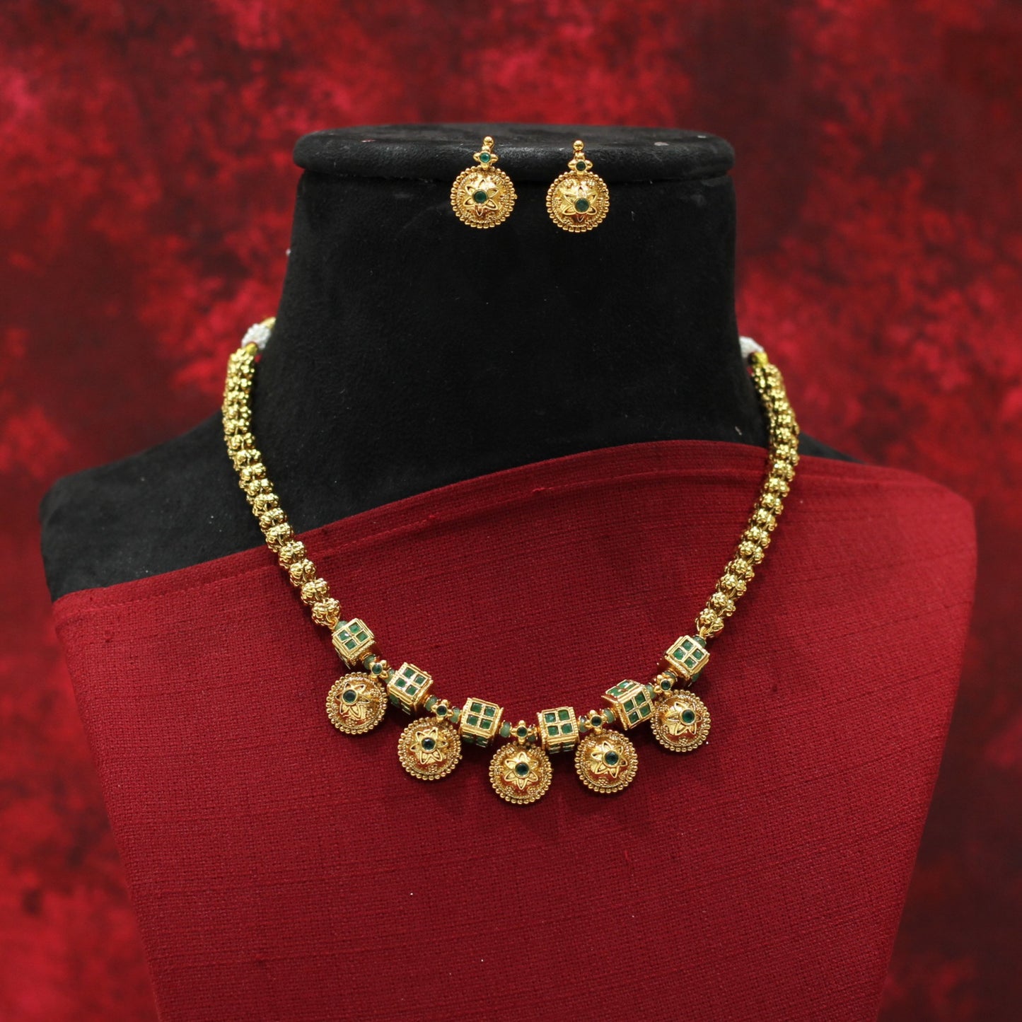 ANTIQUE NECKLACE SET