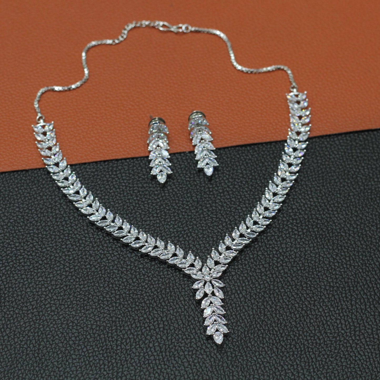 AD NECKLACE SET