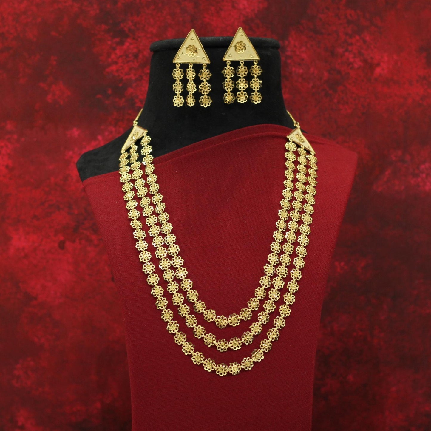 FORMING LONG NECKLACE
