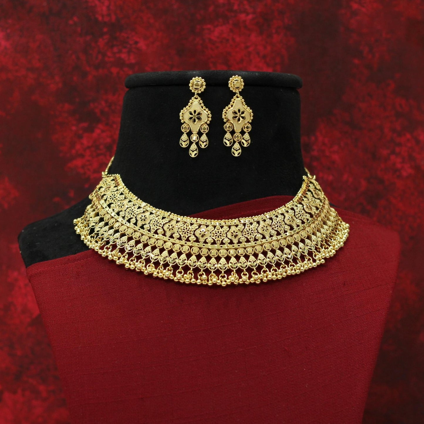 FORMING NECKLACE SET