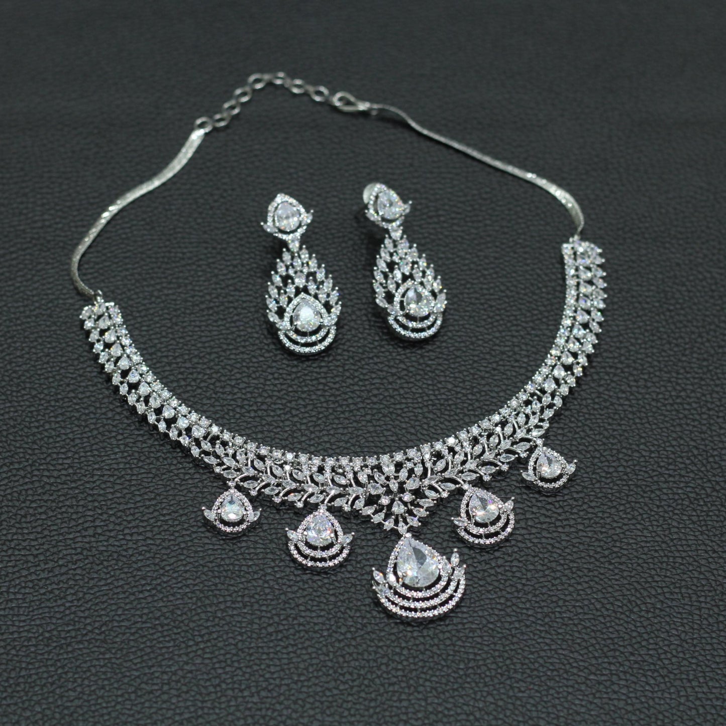 AD NECKLACE