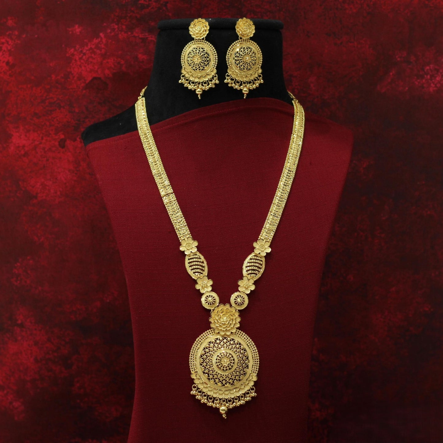 FORMING LONG NECKLACE