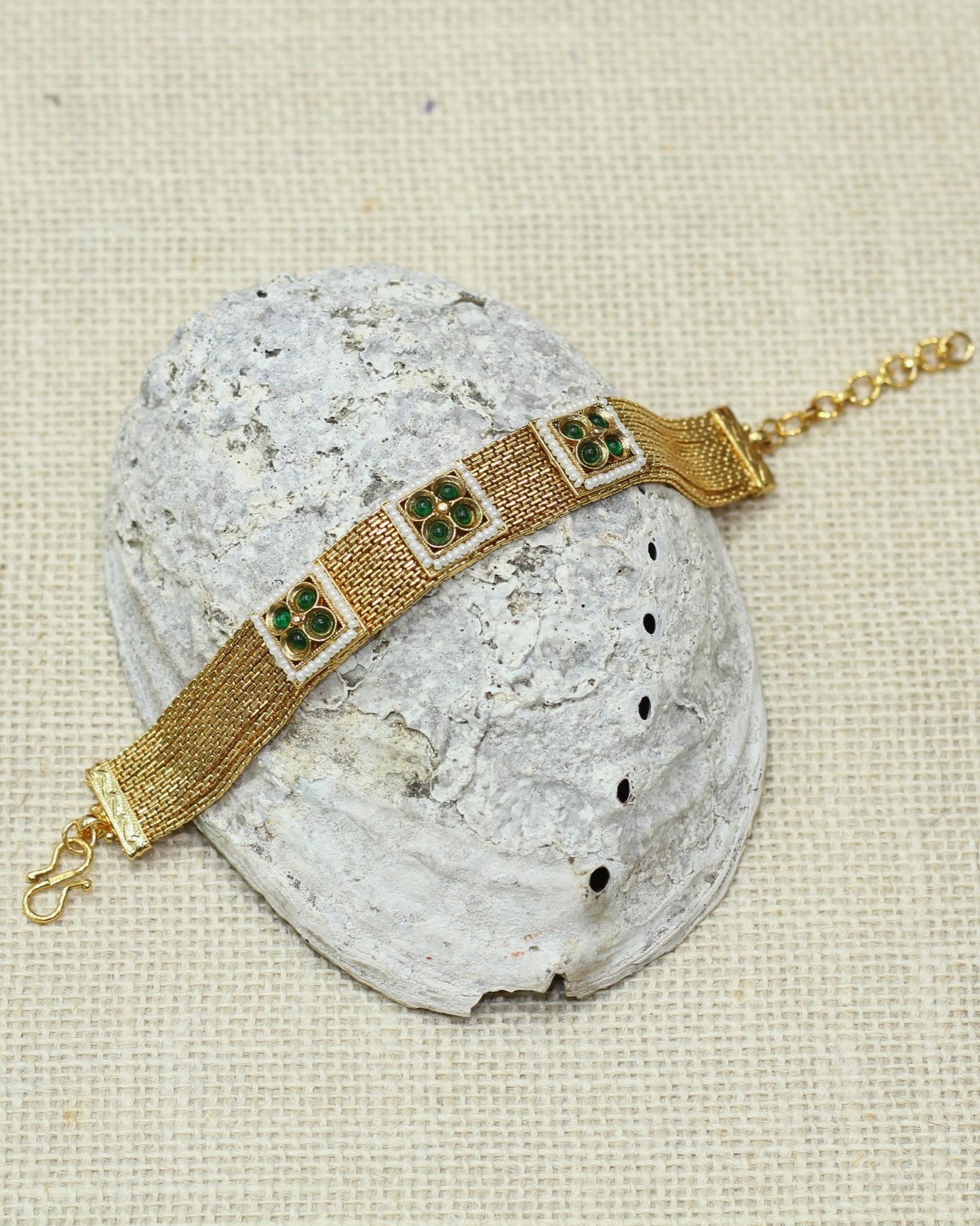 BRACELET