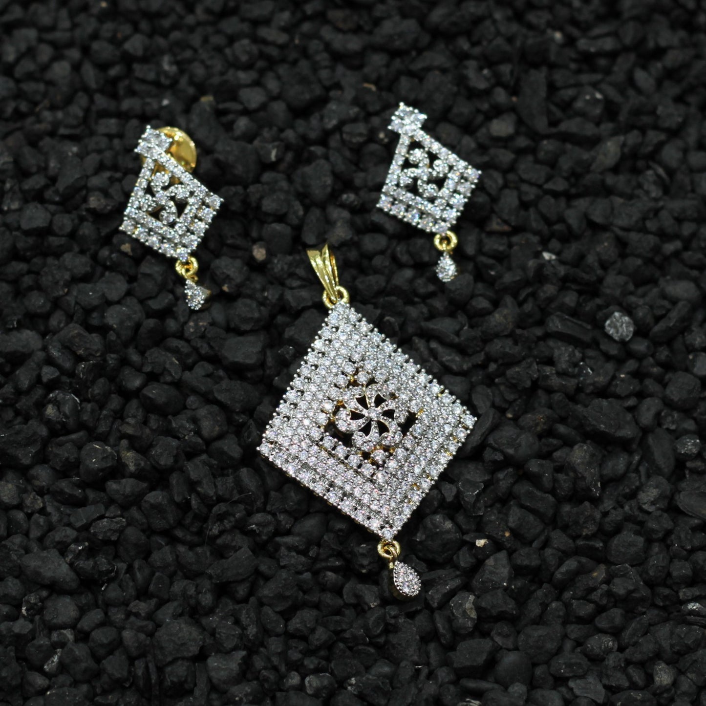 AD PENDENT SET