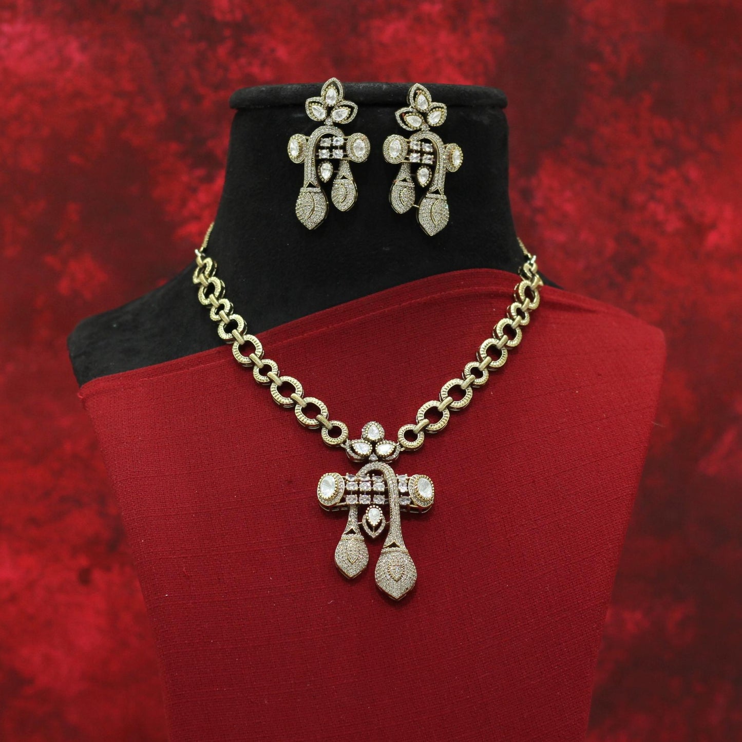 VILANDI KUNDAN NECKLACE SET