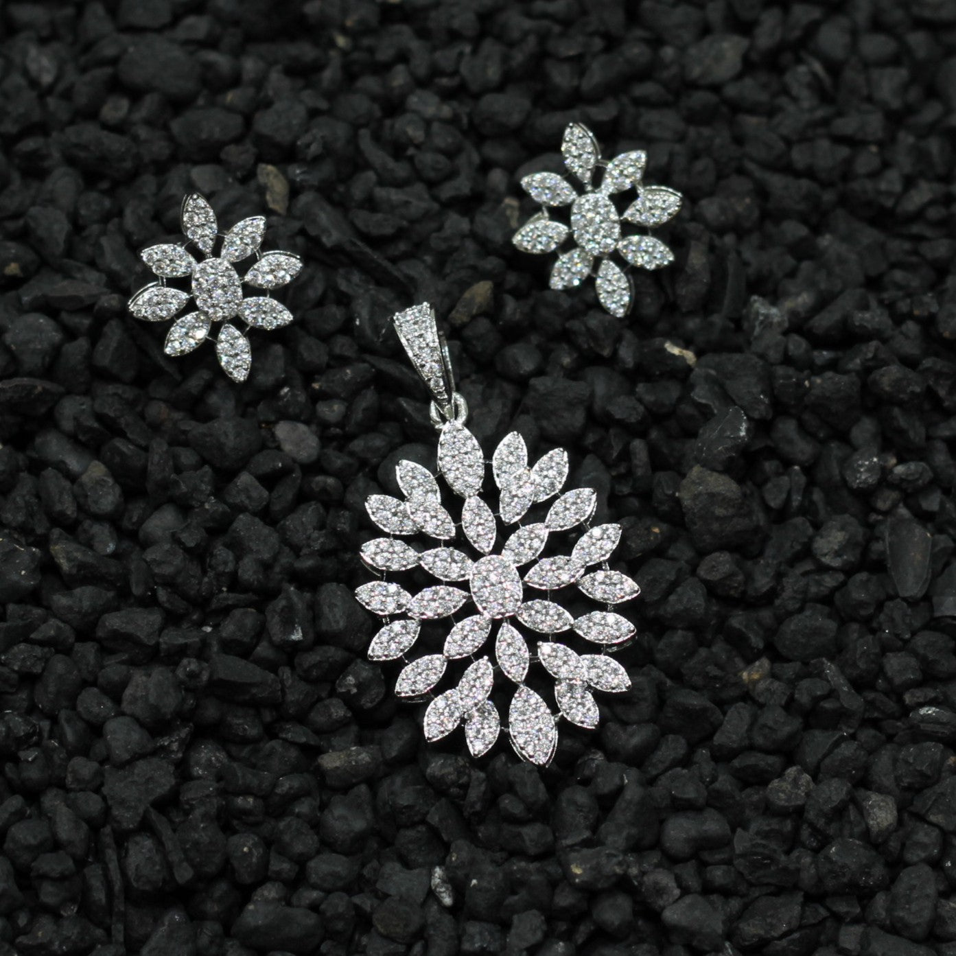 AD PENDENT SET