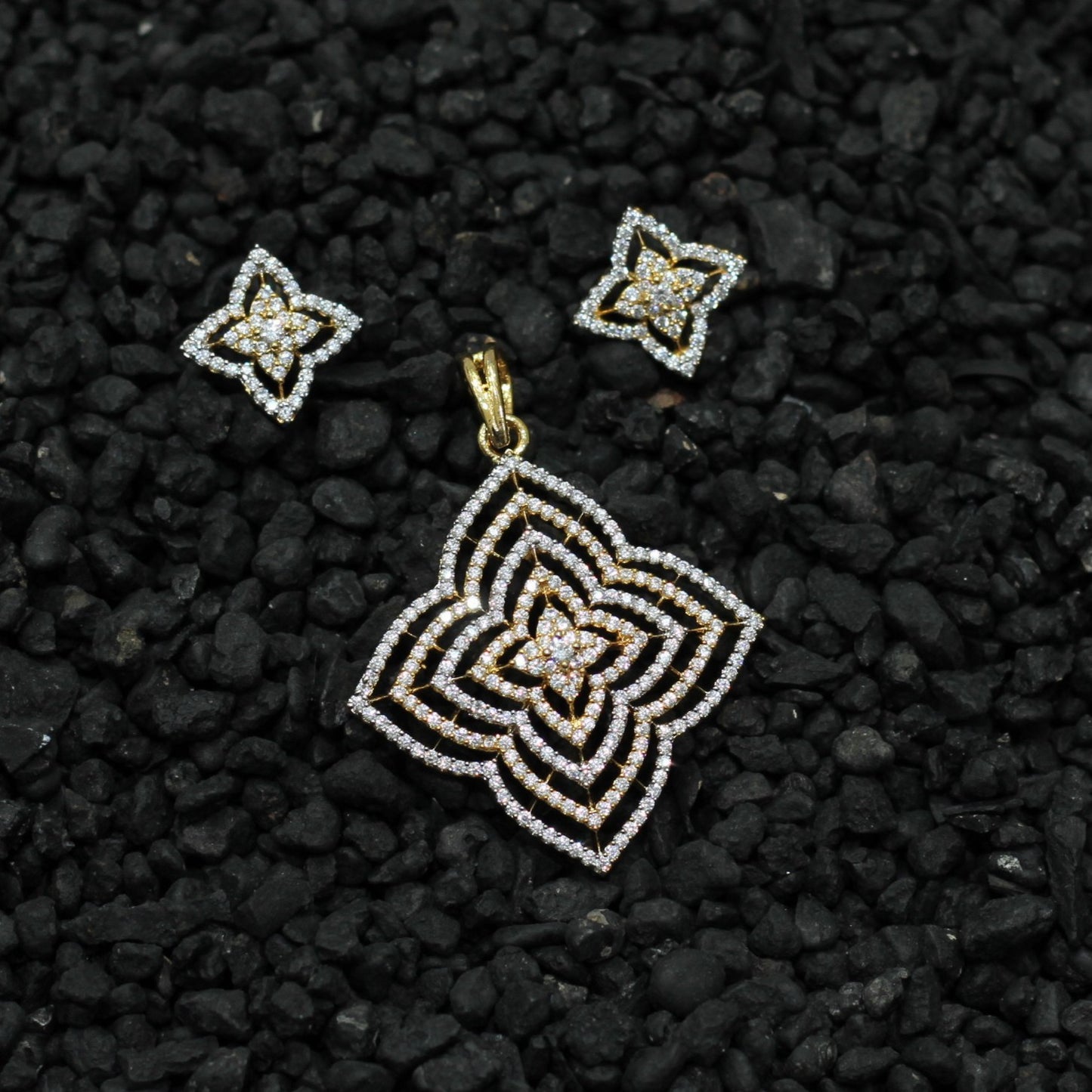 AD PENDENT SET