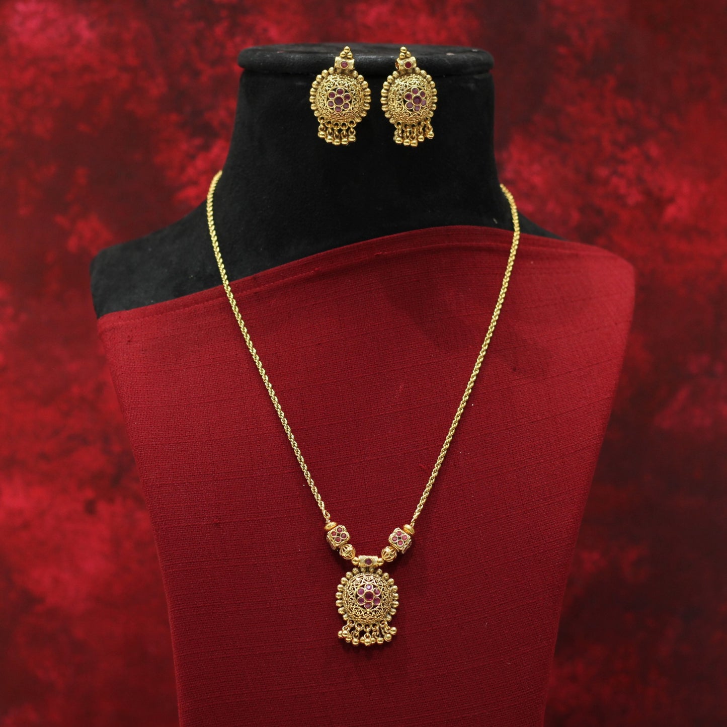 ANTIQUE NECKLACE SET