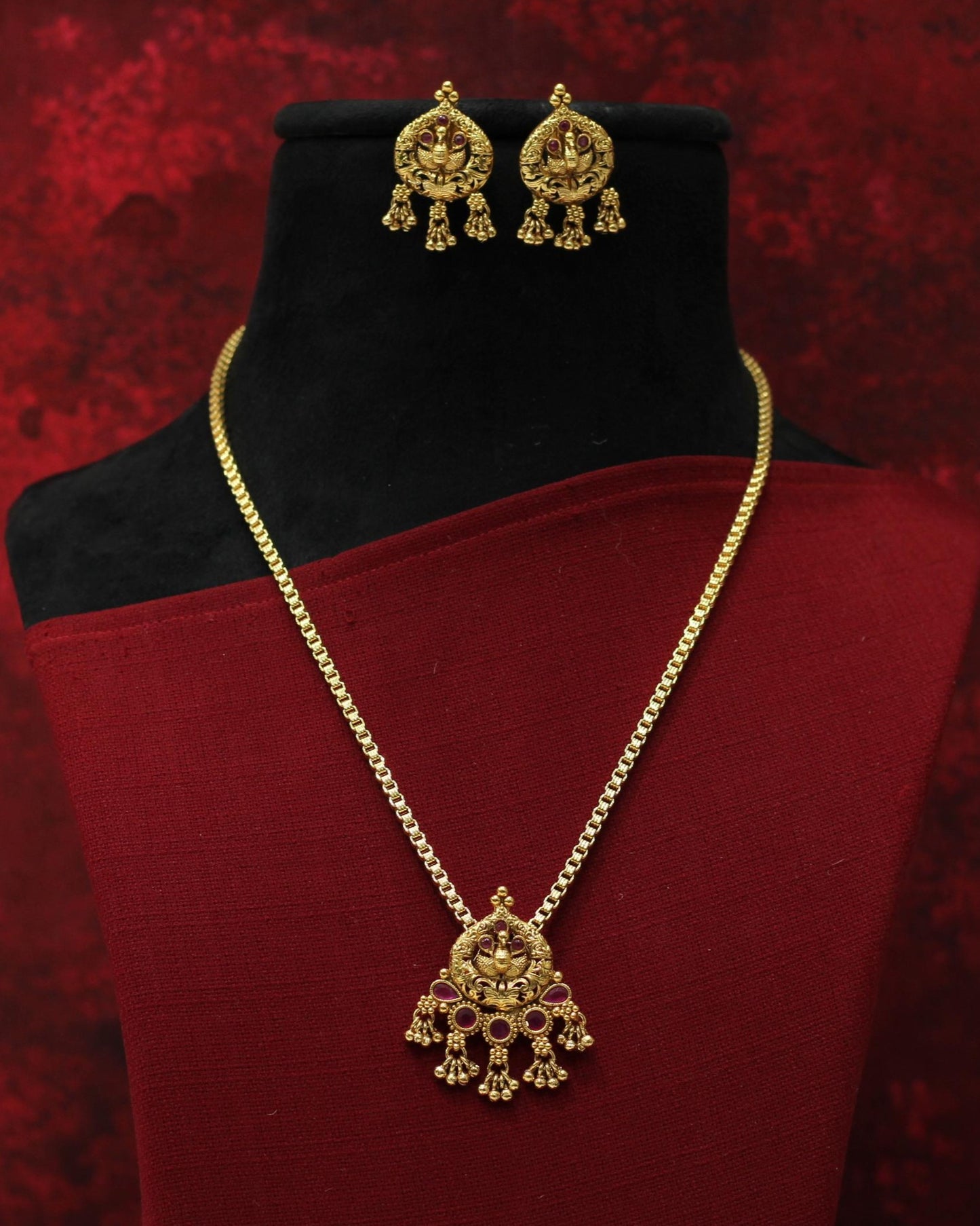 ANTIQUE PENDENT SET