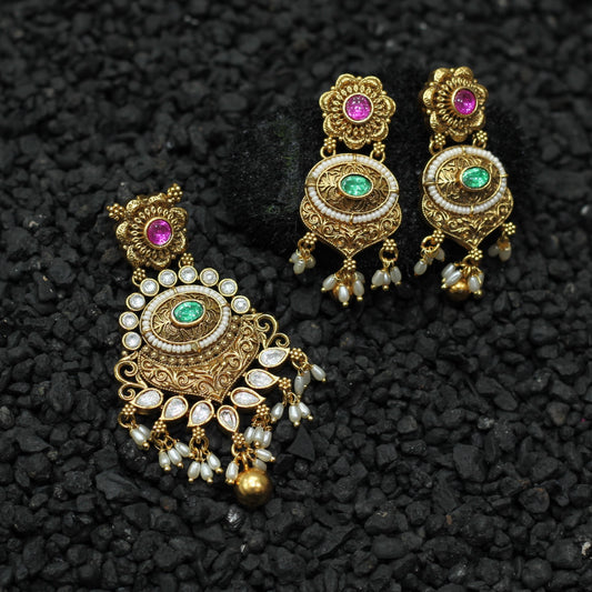 KUNDAN PENDENT SET