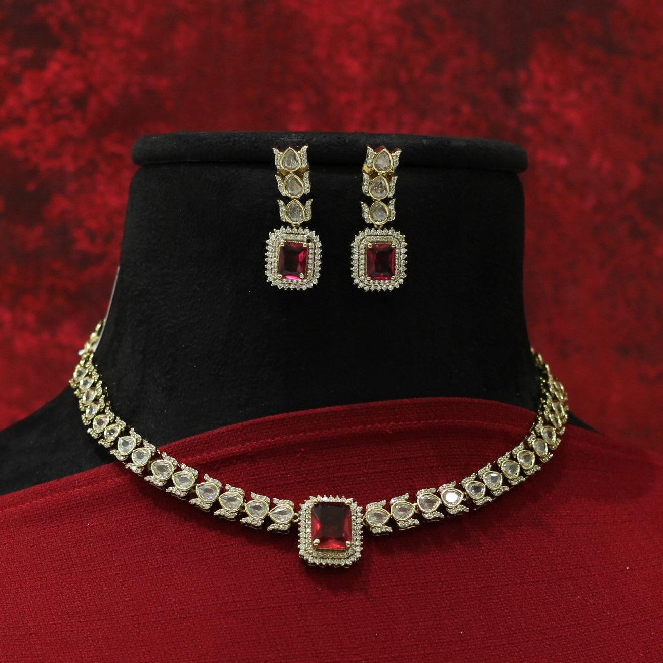 VICTORIAN ANTIQUE AD NECKLACE SET