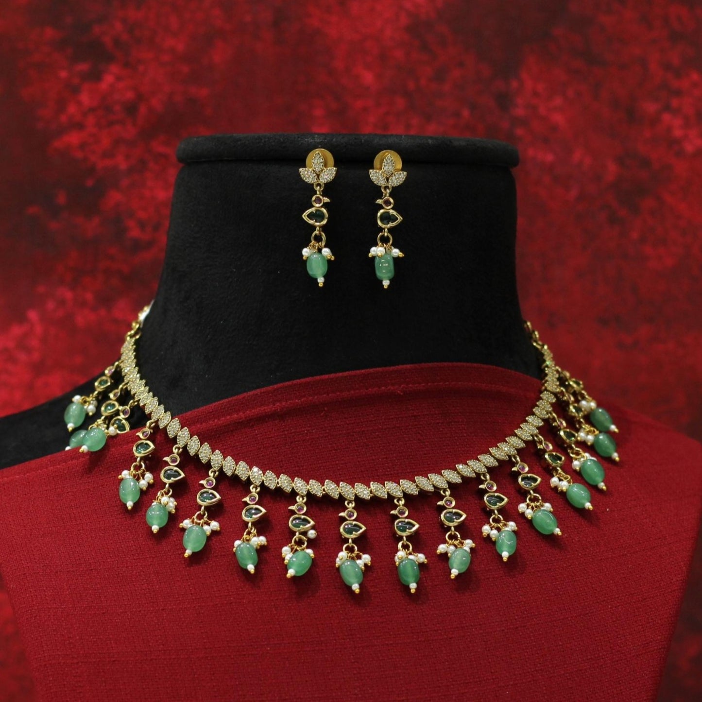 VICTORIAN ANTIQUE AD NECKLACE SET