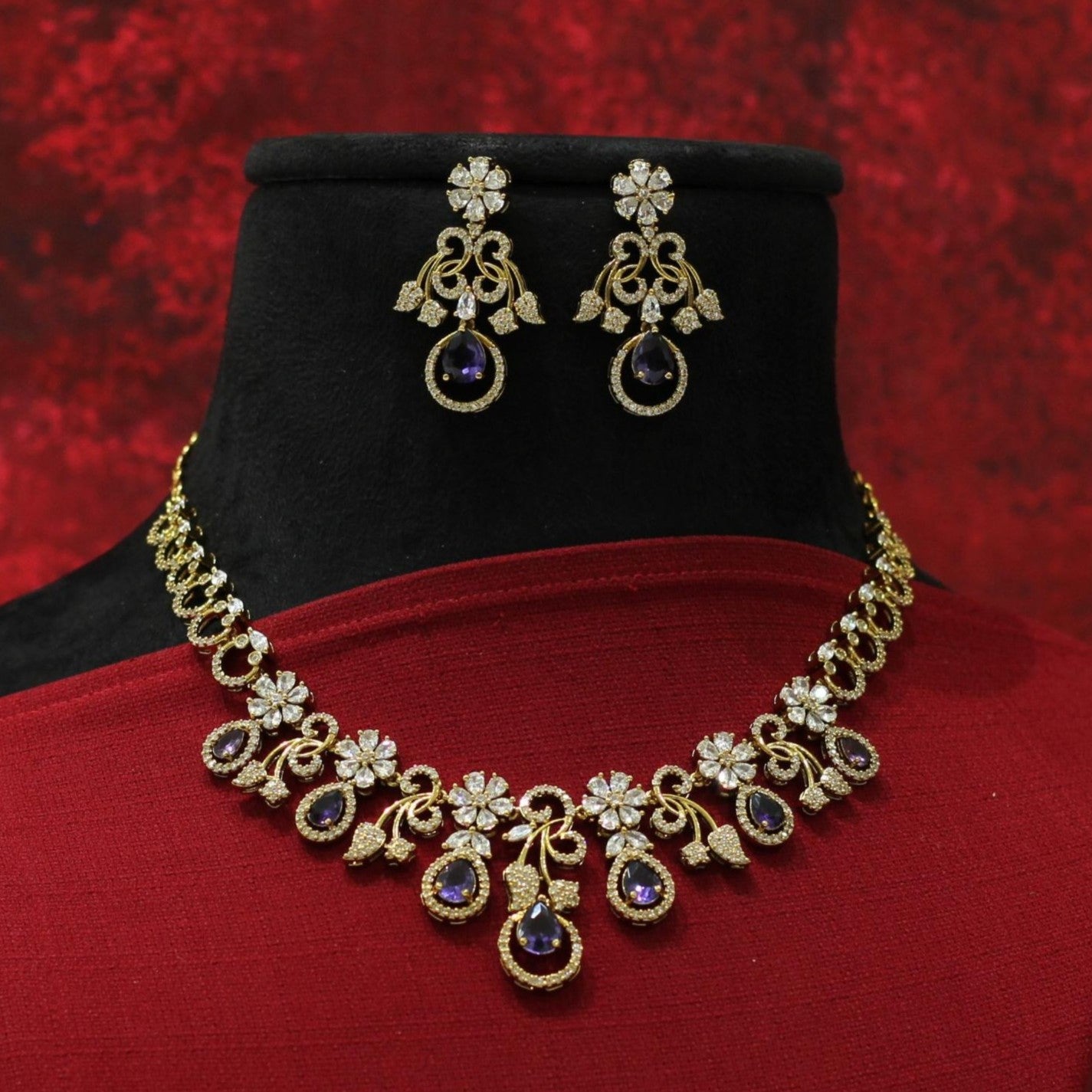 VICTORIAN ANTIQUE AD NECKLACE SET