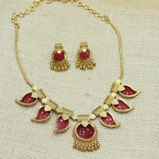 ANTIQUE NECKLACE