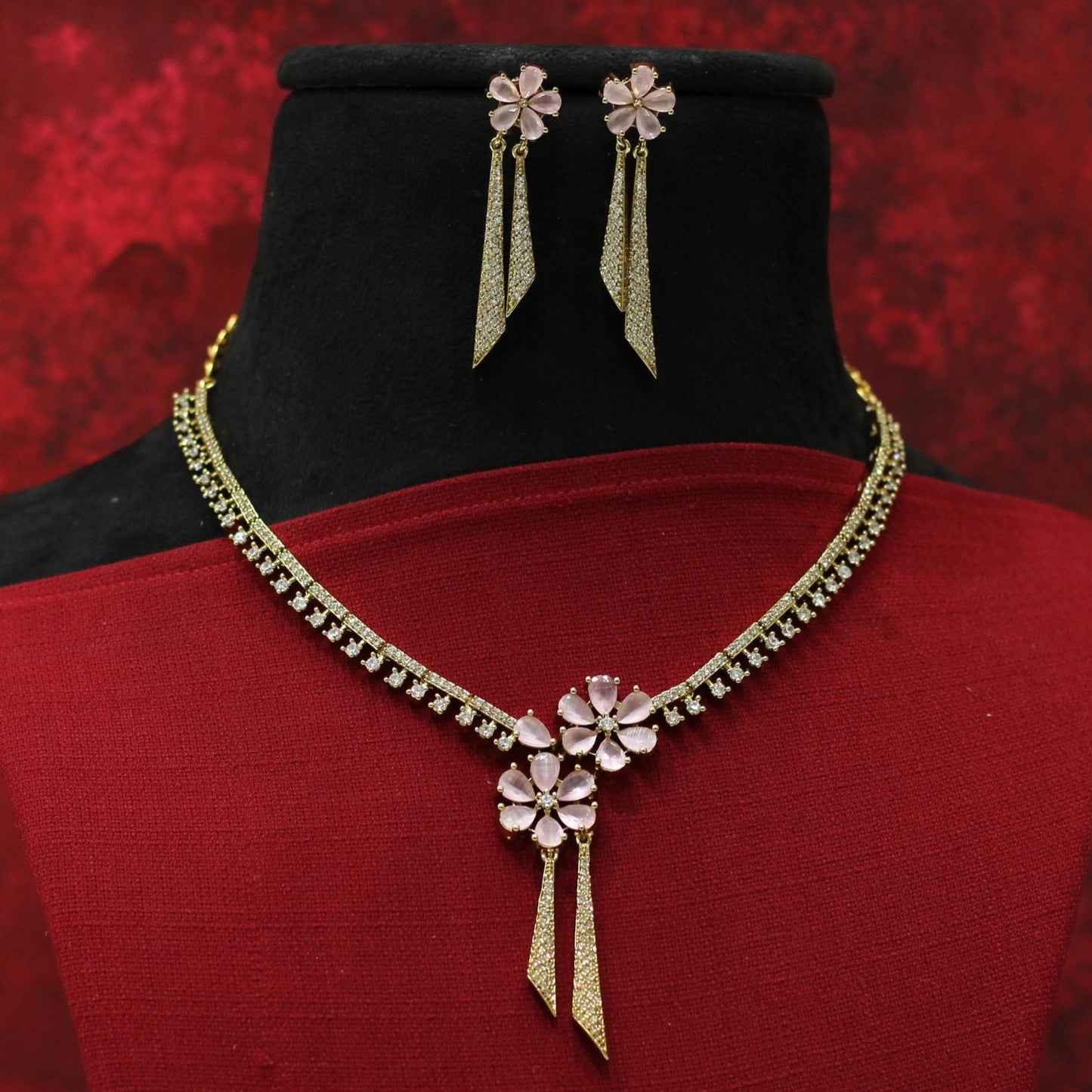 VICTORIAN ANTIQUE AD NECKLACE SET