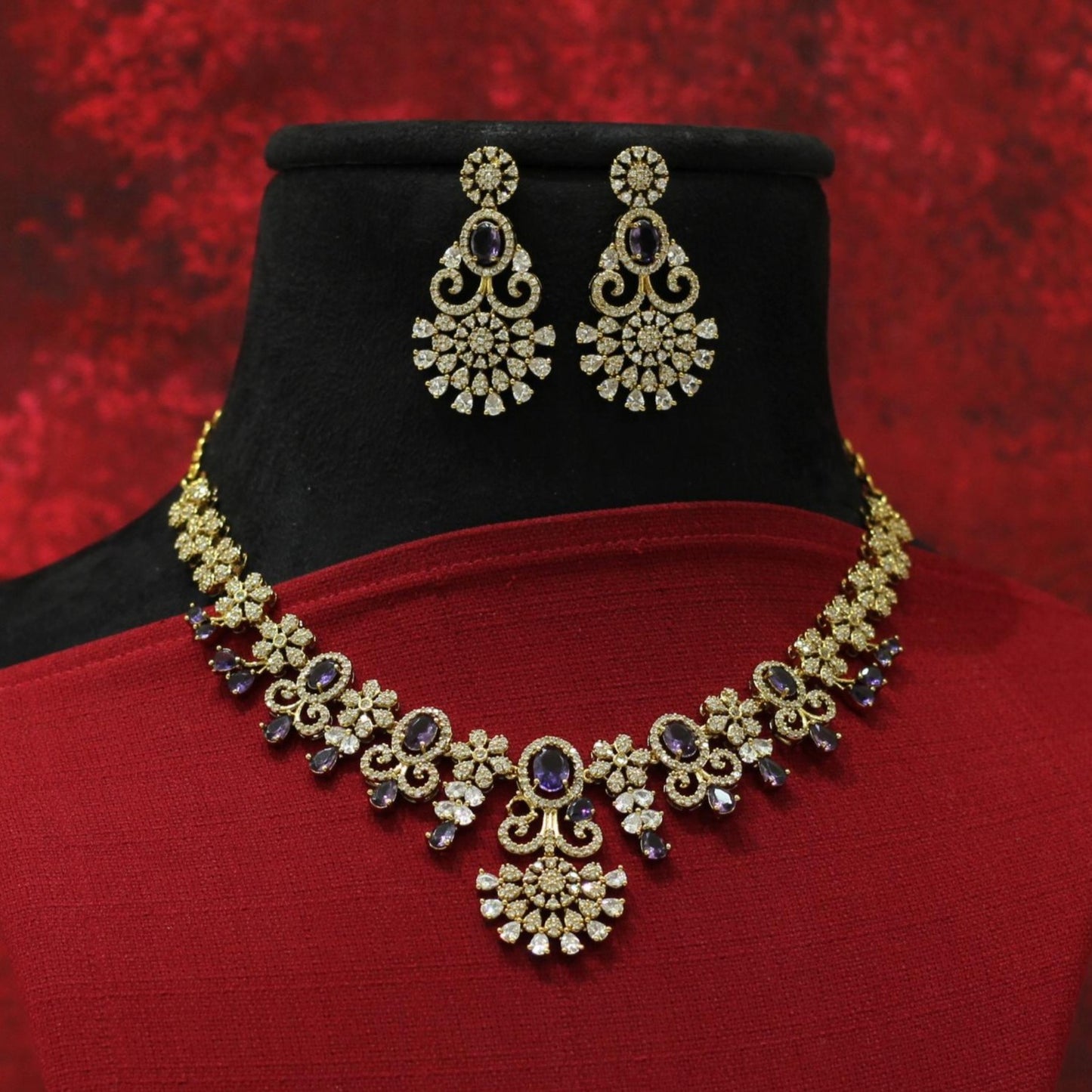 VICTORIAN ANTIQUE AD NECKLACE SET