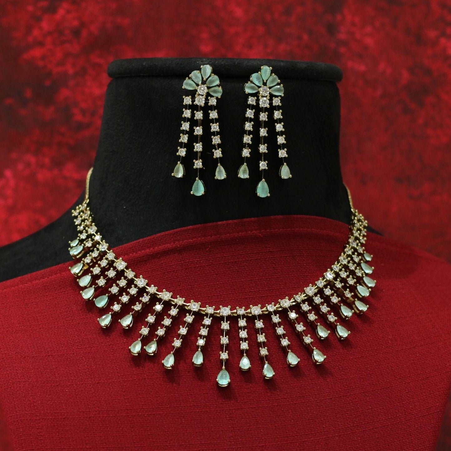 VICTORIAN ANTIQUE AD NECKLACE SET