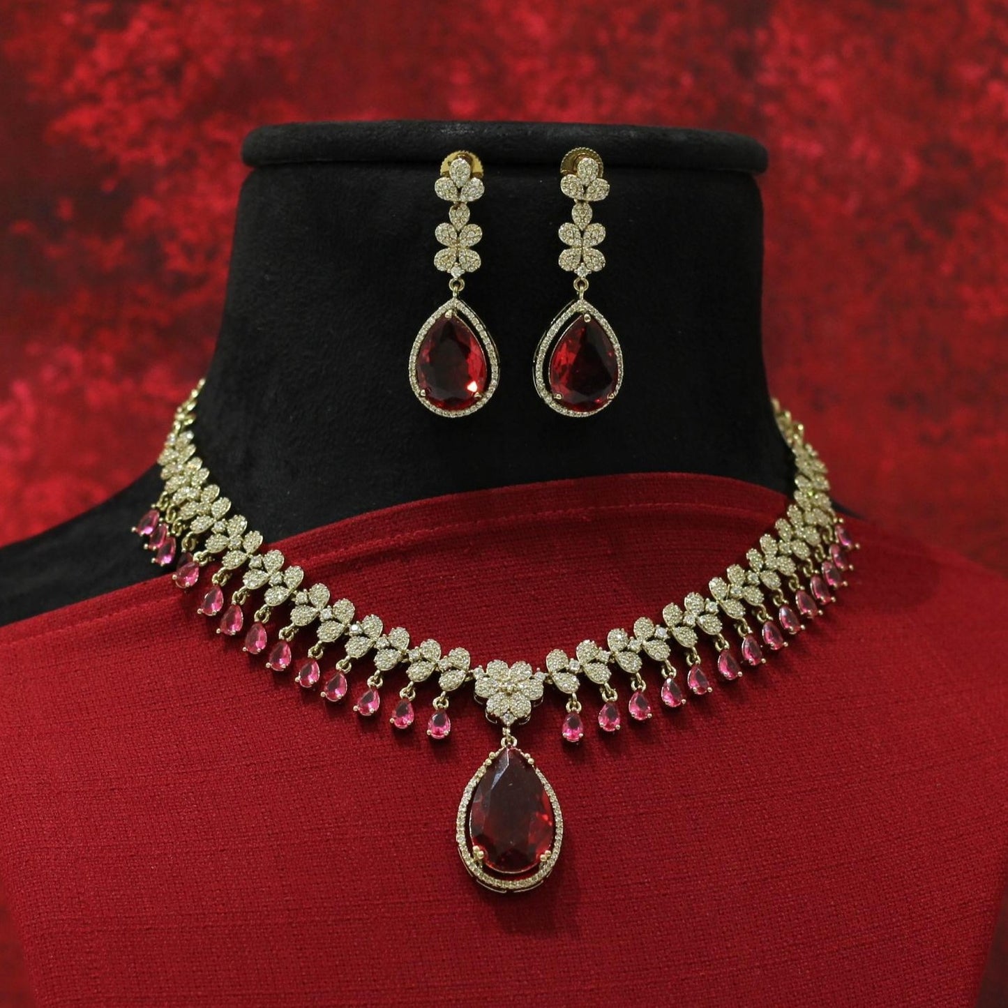 VICTORIAN ANTIQUE AD NECKLACE SET