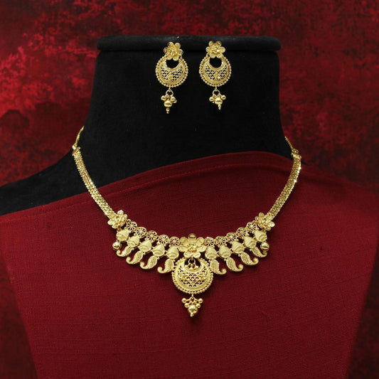 FORMING SHORT NECKLACE