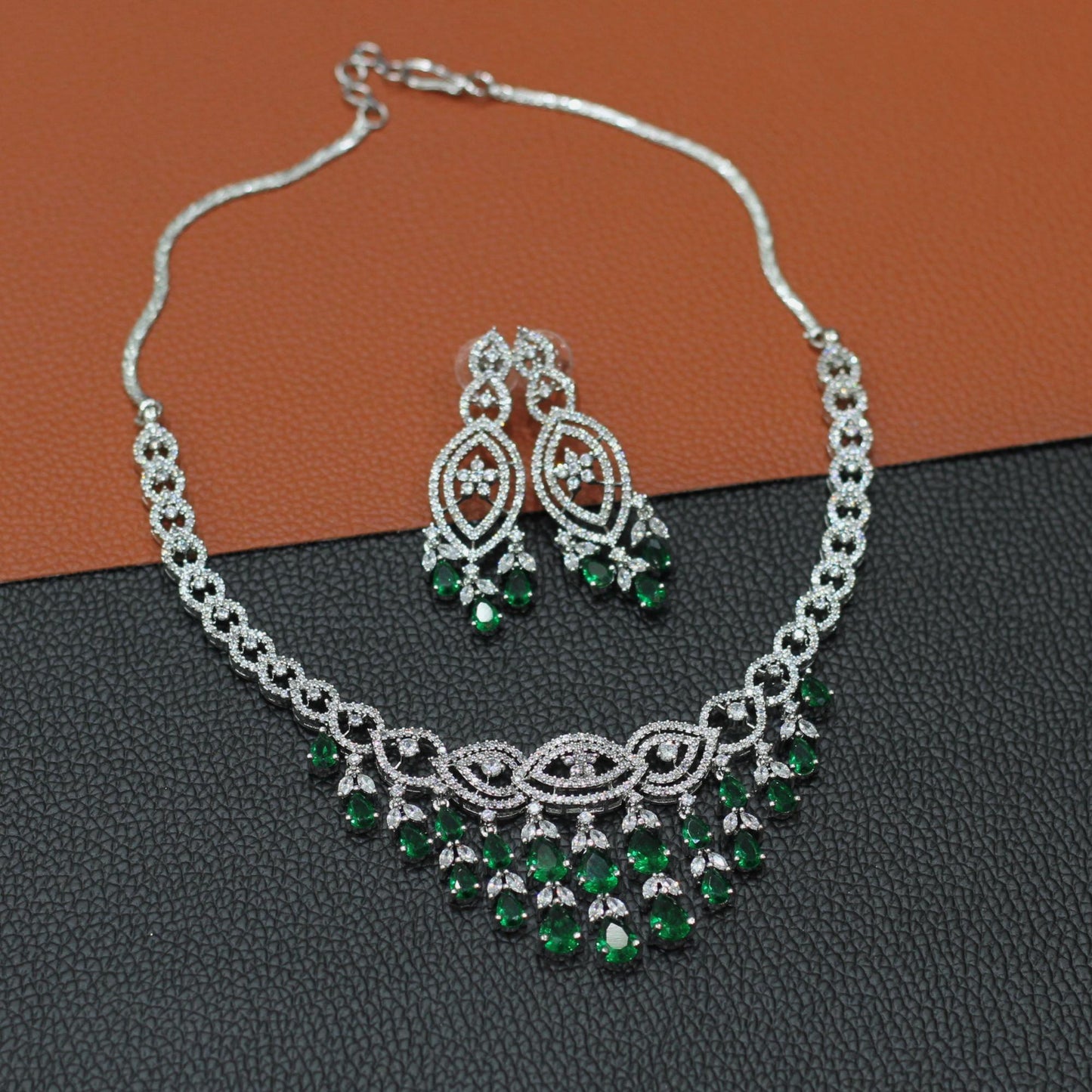 AD NECKLACE SET