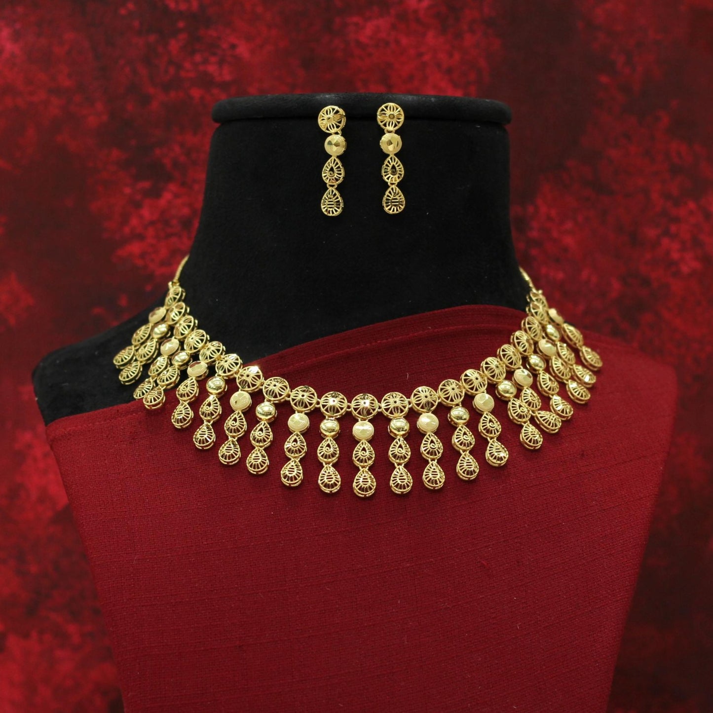 FORMING NECKLACE SET