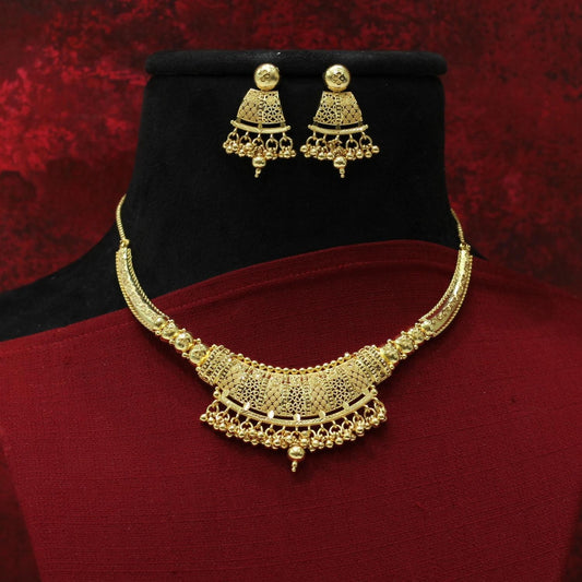 FORMING SHORT NECKLACE
