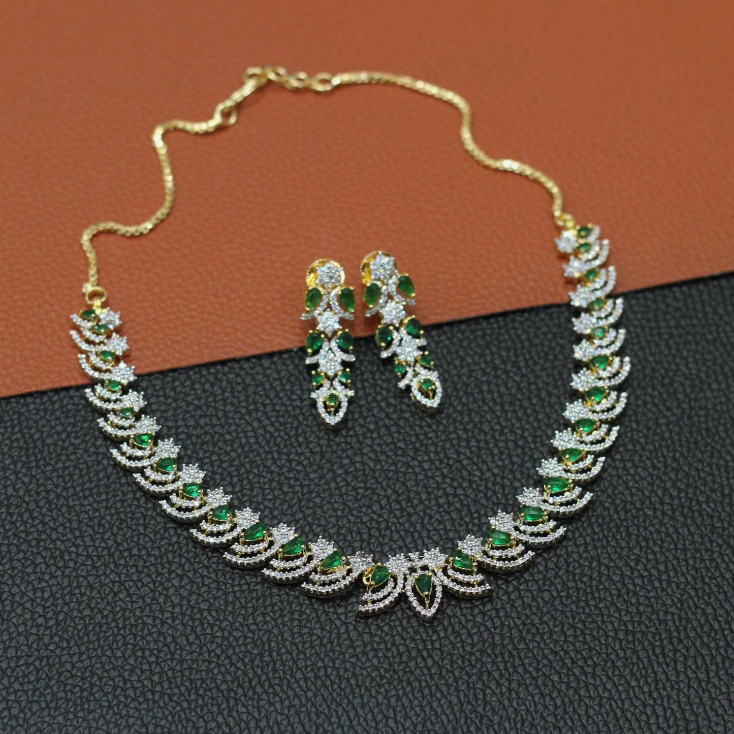 AD NECKLACE SET
