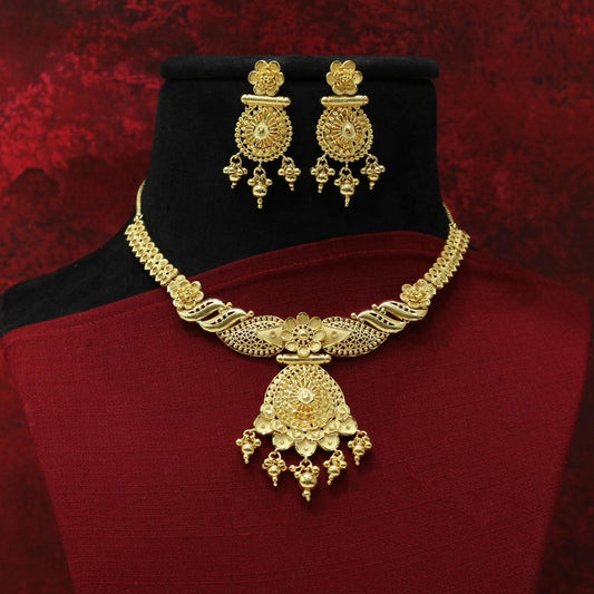 FORMING SHORT NECKLACE