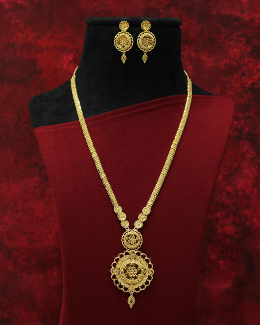 FORMING LONG NECKLACE