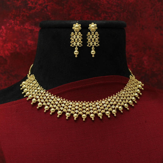 FORMING SHORT NECKLACE