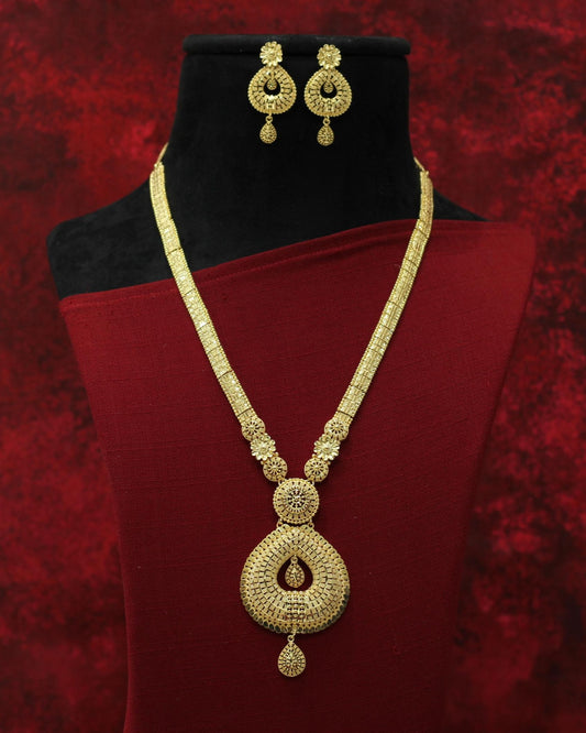 FORMING LONG NECKLACE