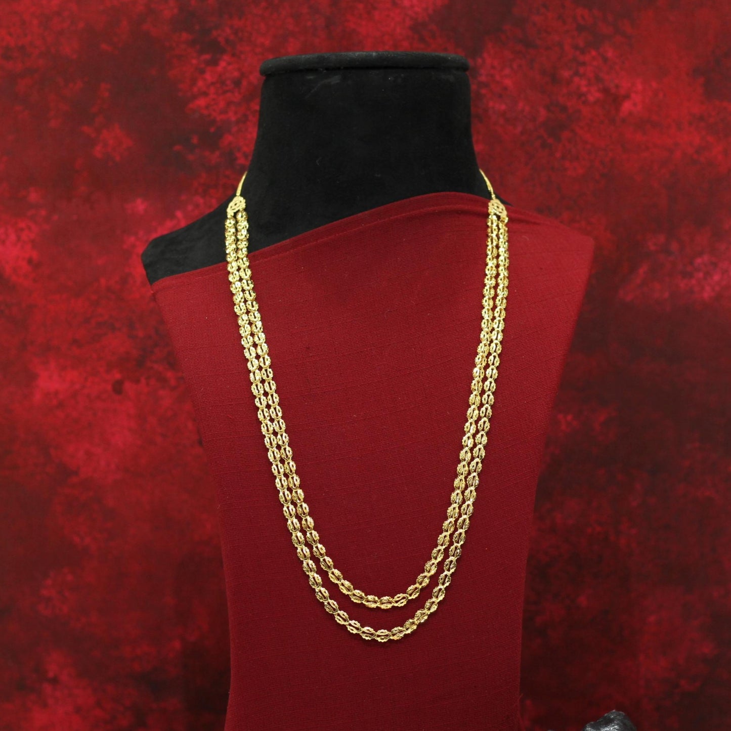 FORMING LONG NECKLACE