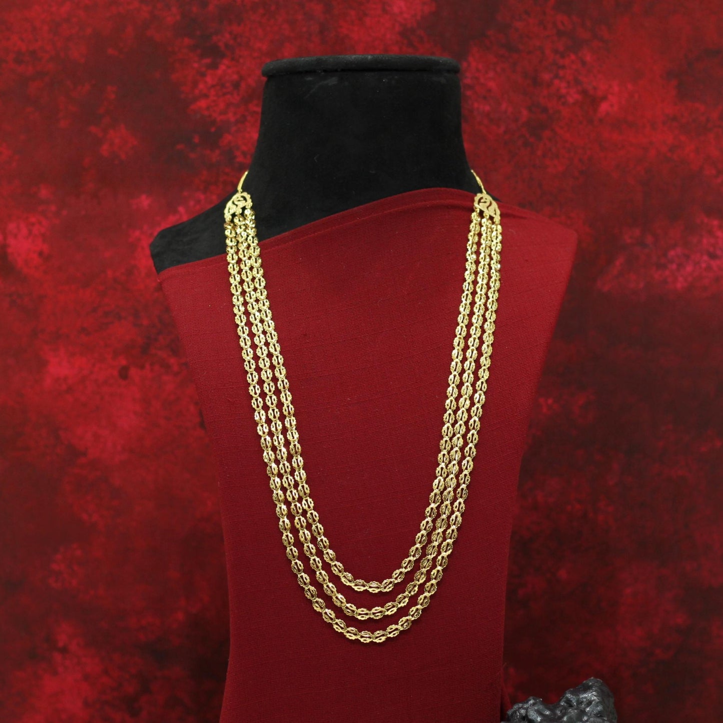 FORMING LONG NECKLACE