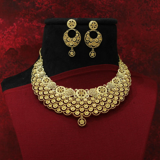 FORMING SHORT NECKLACE